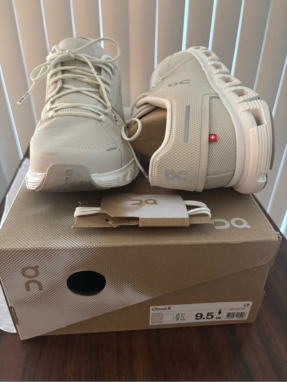 On Running Sneakers Cloud 6 Women’s in Pearl White 9.5W